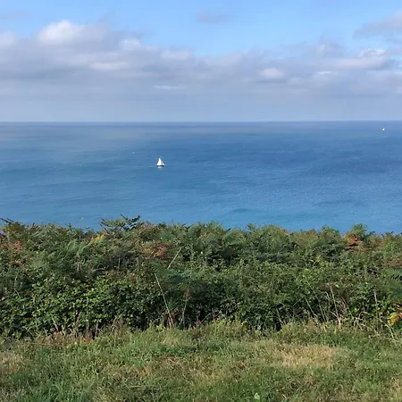 شقة Romantic Cliff At Whitsand Bay