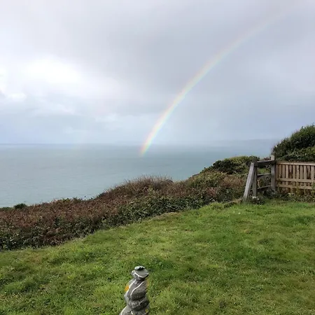 شقة Romantic Cliff At Whitsand Bay *