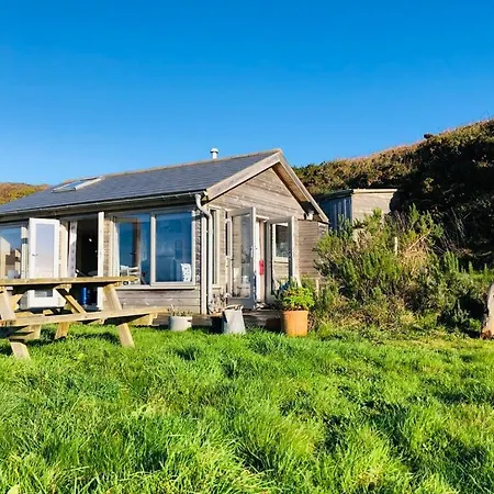 Romantic Cliff At Whitsand Bay Apartmán *